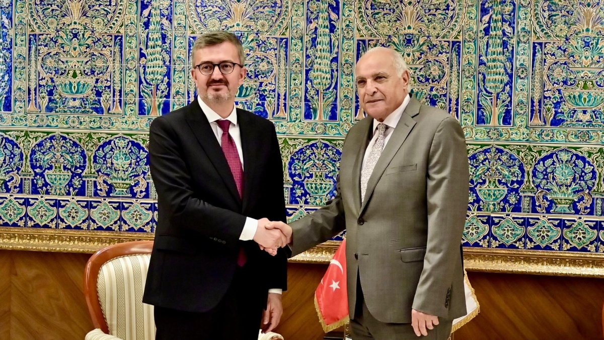 Deputy Foreign Minister Burhanettin Duran (L) shakes hands with Algerian Foreign Minister Ahmad Attaf as they meet in Algiers, Algeria, July 2, 2025. (DHA Photo)