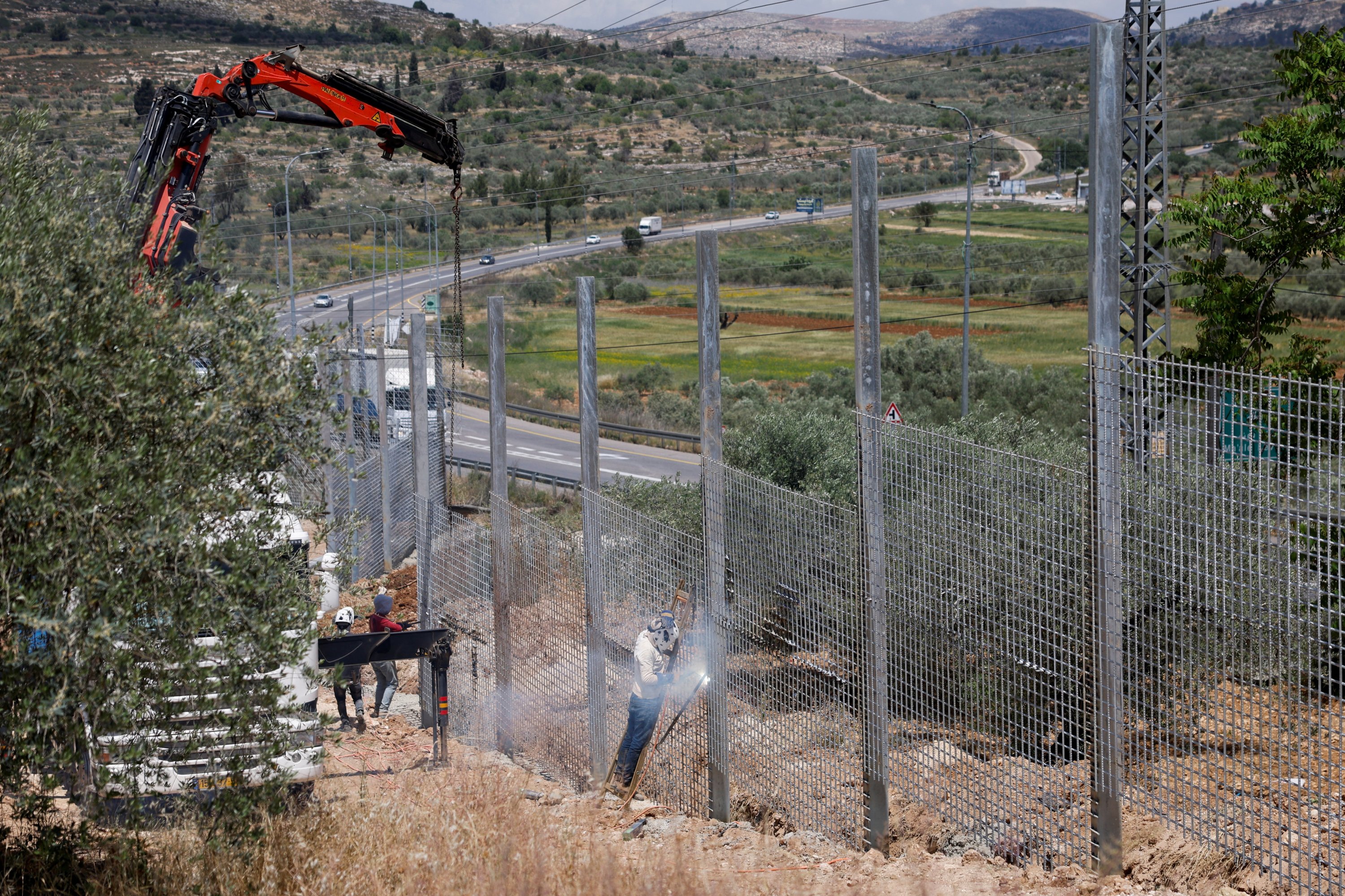 Israeli fences turn West Bank's Sinjil into prison without walls