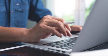 Newspapers employed 4,315 people in 2024, mostly reporters and high school graduates. (Shutterstock Photo)