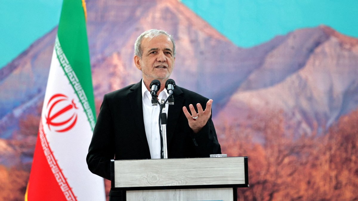 FILE PHOTO: Iranian President Masoud Pezeshkian speaks during a meeting in Ilam, Iran, June 12, 2025. Iran's Presidential website/WANA (West Asia News Agency)/Handout via REUTERS/File Photo