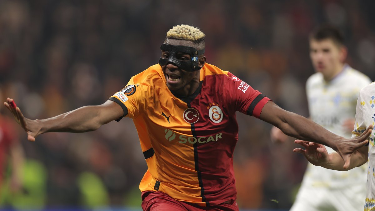Galatasaray launch aggressive assault for Osimhen permanent move
