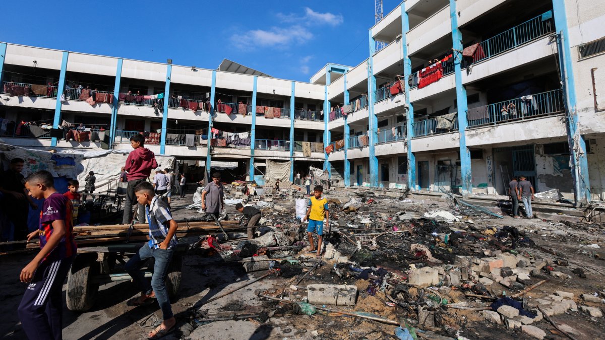 Israel to confine Palestinians in area likened to concentration camp