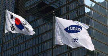 The flags of South Korea (L) and Samsung flutter outside the company&#039;s Seocho building, Seoul, South Korea, July 8, 2025. (AFP Photo)