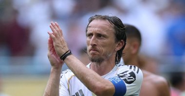 Real Madrid&#039;s Luka Modric applauds fans after the FIFA Club World Cup round of 16 match against Juventus at the Hard Rock Stadium, Miami Gardens, U.S., July 1, 2025. (Reuters Photo)