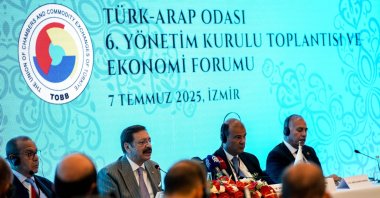 TOBB President Rifat Hisarcıklıoğlu (2nd-L), Union of Arab Chambers President Samir Majoul (L) and Union of Arab Chambers Secretary General Khaled Hanafy (2nd-R) attend the Turkish-Arab Chamber of Commerce Board Meeting and Business Forum, Izmir, western Türkiye, July 7, 2025. (AA Photo)