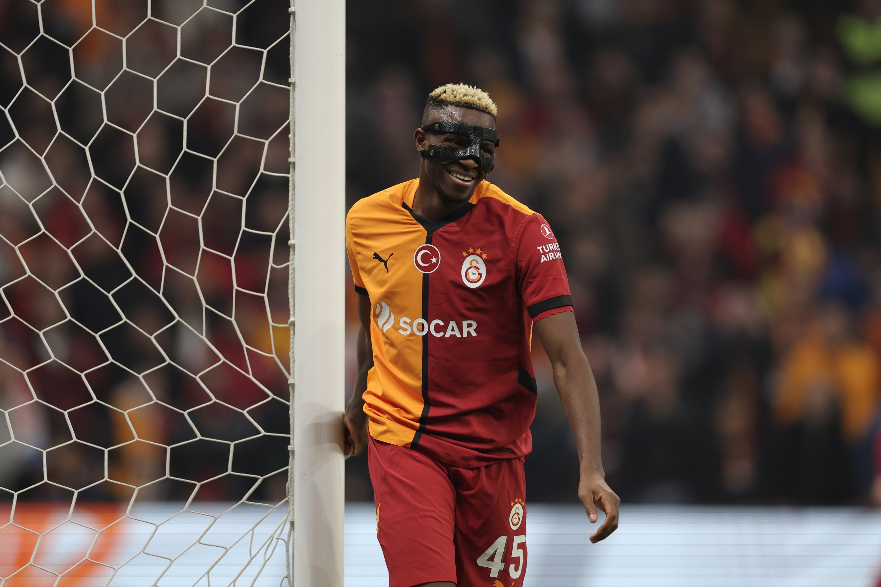 Galatasaray's Victor Osimhen reacts after missing a chance during the Europa League league phase match between Galatasaray and Dynamo Kyiv at RAMS Park Stadium, Istanbul, Türkiyey, Jan. 21, 2025. (AP Photo)