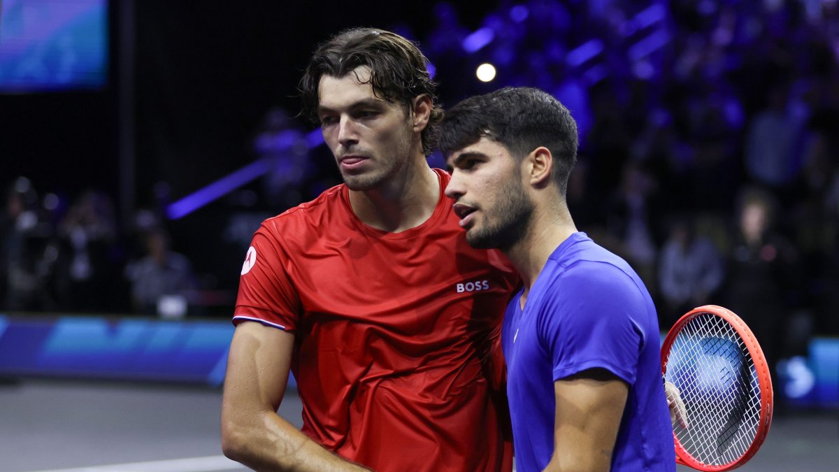 Taylor Fritz (L) and Carlos Alcaraz shake hands after their men&#039;s singles match on Day 3 of the Laver Cup at Uber Arena, Berlin, Germany, Sept. 22, 2024. (Getty Images Photo)