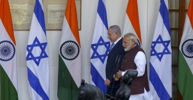 Indian Prime Minister Narendra Modi (R) and Israeli Prime Minister Benjamin Netanyahu arrive for a meeting, New Delhi, India, Jan. 15, 2018. (AP Photo)