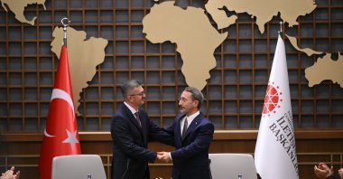Burhanettin Duran (L) shakes hands with Fahrettin Altun at the handover ceremony, Ankara, Türkiye, July 10, 2025. (AA Photo)