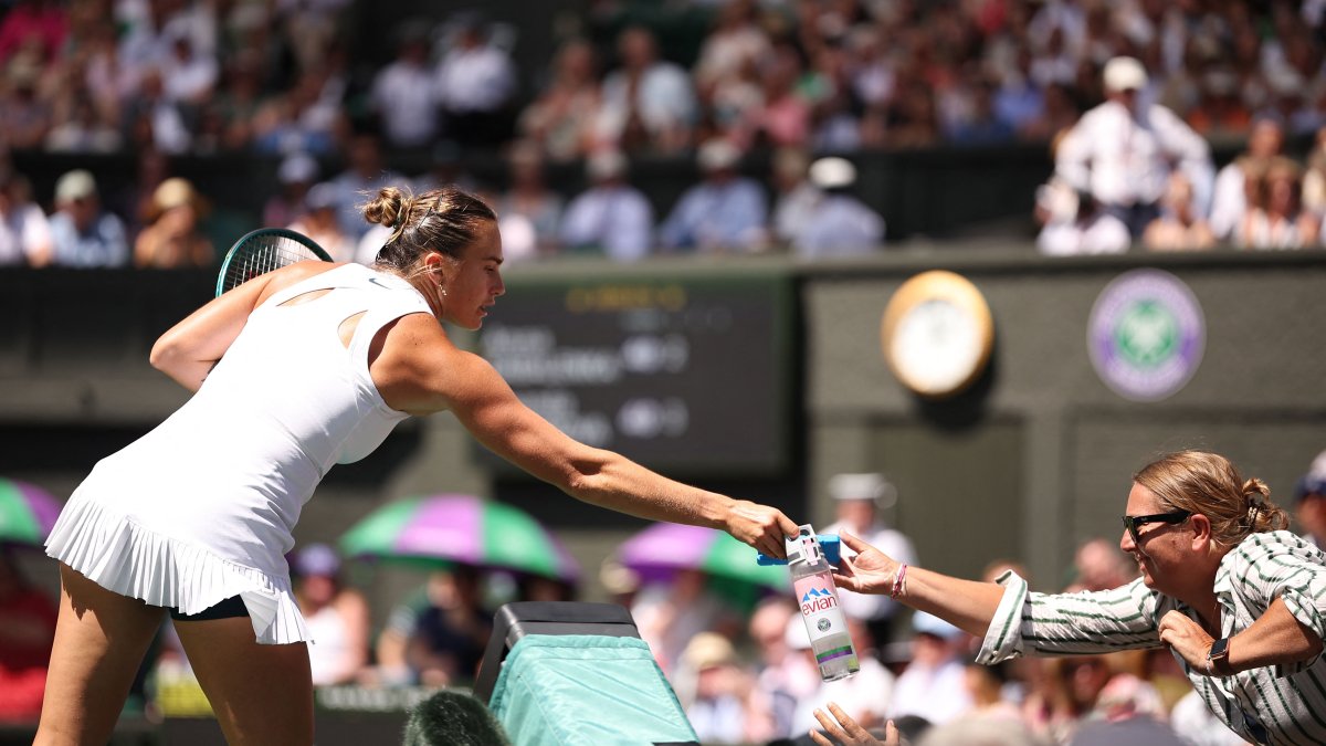 Wimbledon semis delayed by heat wave as Sabalenka aids burning fans