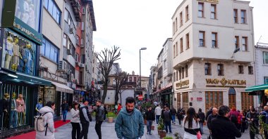 Local residents, tourists and bustling businesses fill the public space in front of the Grand Bazaar, Istanbul, Türkiye. (Shutterstock Photo)