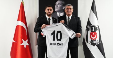 New Beşiktaş signing Orkun Kökçü (L) poses for a photo with the club President Serdal Adalı after his unveiling at the Tüpraş Stadium, Istanbul, Türkiye, July 13, 2025. (IHA Photo)