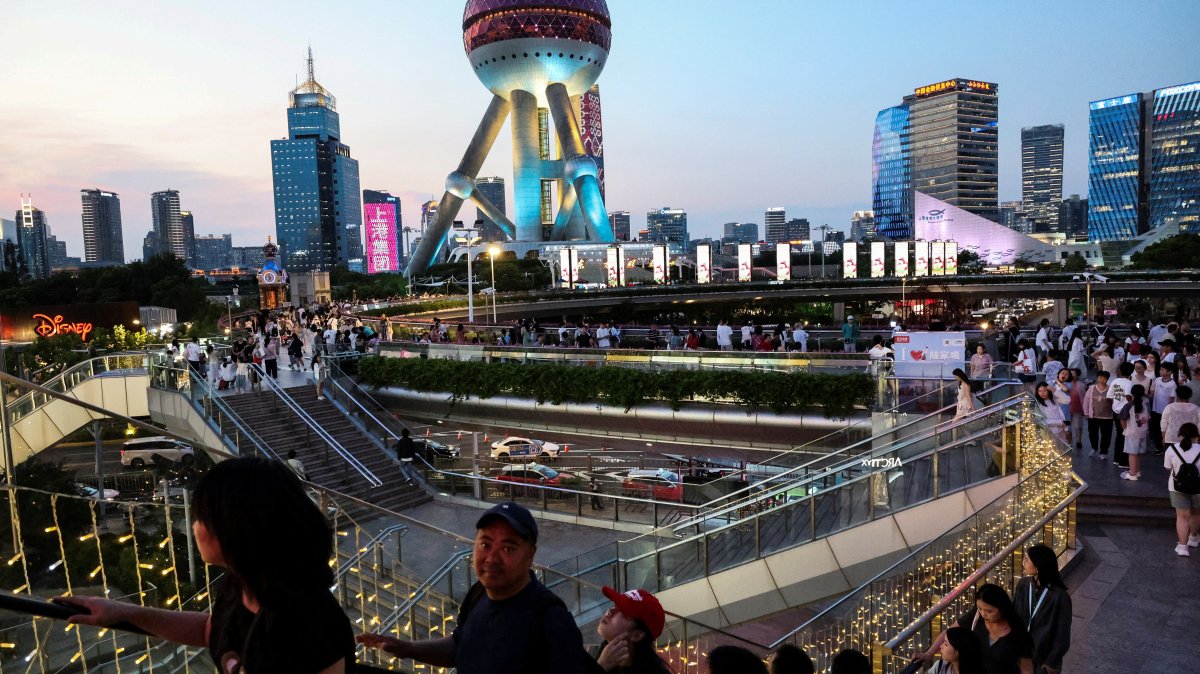 People walk on a pedestrian bridge at Lujiazui financial district, Shanghai, China, July 14, 2025. (Reuters Photo)