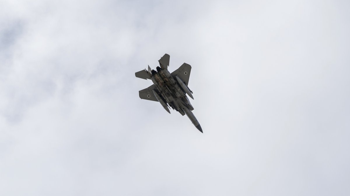 Israel violates Lebanon cease-fire to kill 12 in country's east