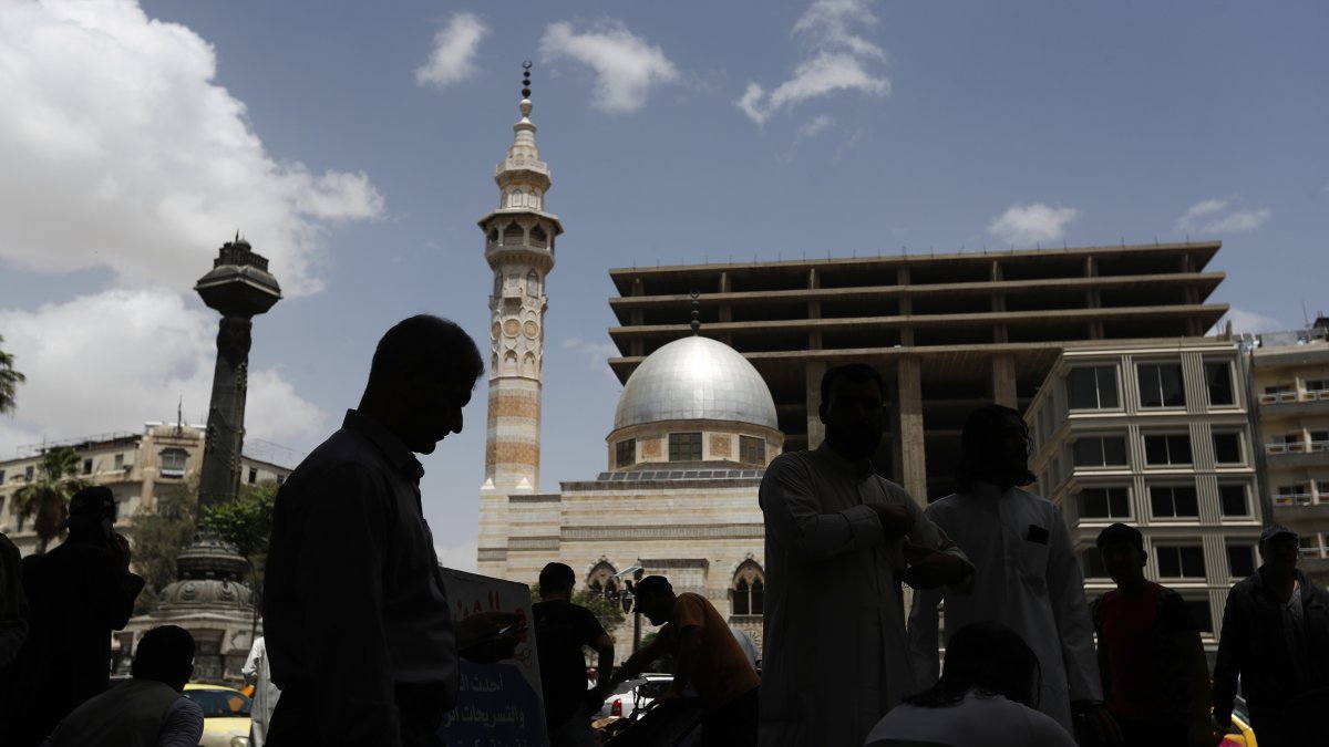 Israeli army strikes Syrian military HQ in capital Damascus