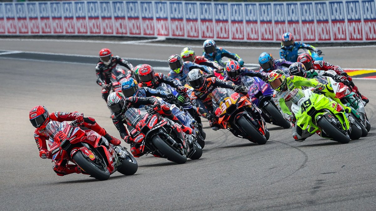 Ducati Lenovo Team&#039;s Spanish MotoGP rider Marc Marquez (L) leads the pack after the start of the race of the MotoGP German motorcycle Grand Prix at the Sachsenring racing circuit, Hohenstein-Ernstthal, Germany, July 13, 2025. (AFP Photo)