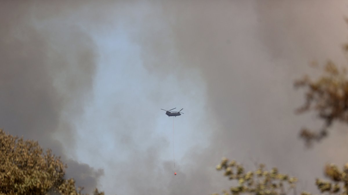 A firefighting helicopter drops water over the forest fire spreading in Tekirdağ’s Şarköy, Türkiye, July 16, 2025. (AA Photo)