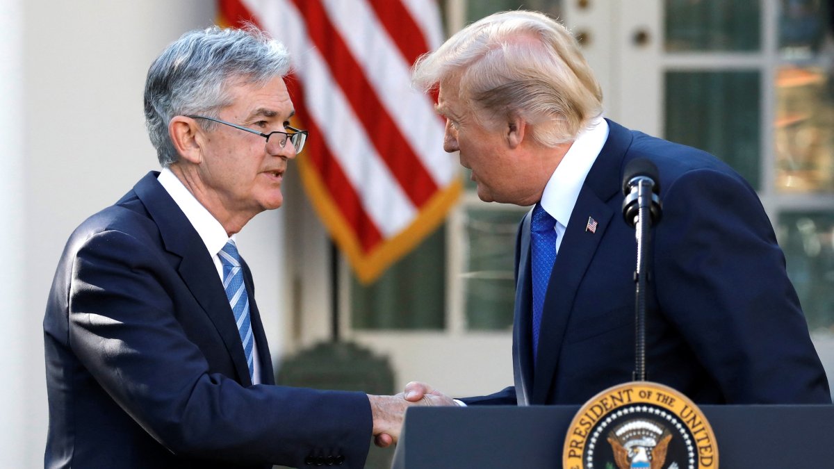 U.S. President Donald Trump arrives shakes hands with Jerome Powell, his nominee to become chairman of the U.S. Federal Reserve at the White House in Washington, U.S., Nov. 2, 2017. (Reuters File Photo)
