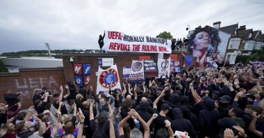 Crystal Palace fans attend a protest, London, U.K., July 15, 2025. (AP Photo)