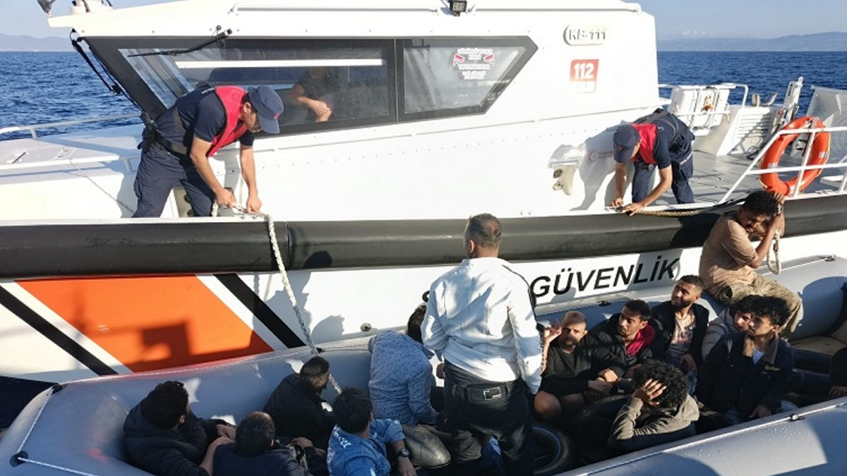 A Turkish coast guard vessel picks up a boat carrying 16  irregular migrants off the coast of the Ayvalik district, western Balikesir province, Türkiye, July 14, 2024. (AA Photo)