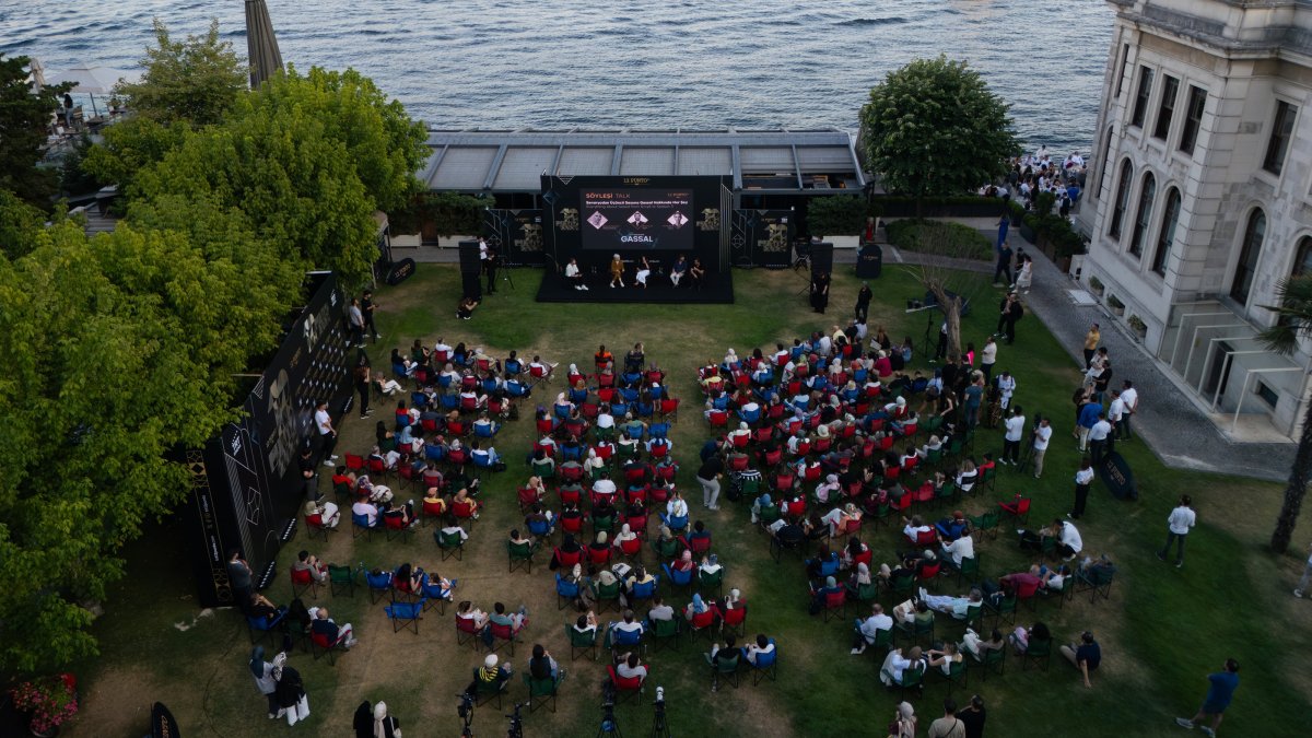 Lead actor Ahmet Kural, screenwriter and director Sümeyye Karaaslan and actor Hande Soral speak at a TRT 12 Punto event for the &quot;Gassal&quot; series at Feriye, Istanbul, Türkiye, July 14, 2025. (AA Photo)