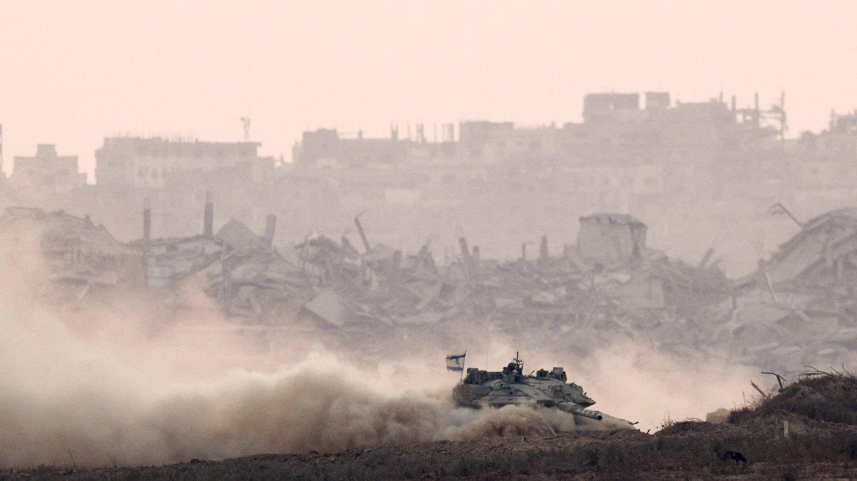 An Israeli tank maneuvers in Gaza, as seen from the Israeli side of the border, June 17, 2025. (Reuters Photo)