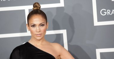 Jennifer Lopez arrives on the red carpet at the Grammy Awards, California, U.S., Feb. 10, 2013. (Shutterstock Photo)