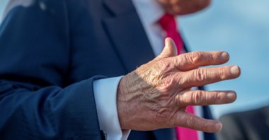 Make-up partially covers the back of the right hand of U.S. President Donald Trump as he speaks to members of the media upon his arrival from Pennsylvania, at Joint Base Andrews, Maryland, U.S., July 15, 2025. (Reuters Photo)
