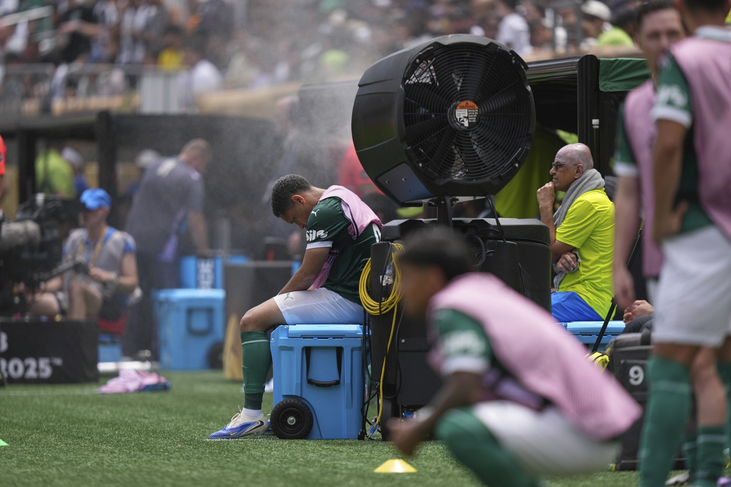 Palmeiras' Vitor Roque sits on the side of the pitch in a cooling mist after being substituted during the Club World Cup round of 16 match between Palmeiras and Botafogo, Philadelphia, U.S., June 29, 2025. (AP Photo)