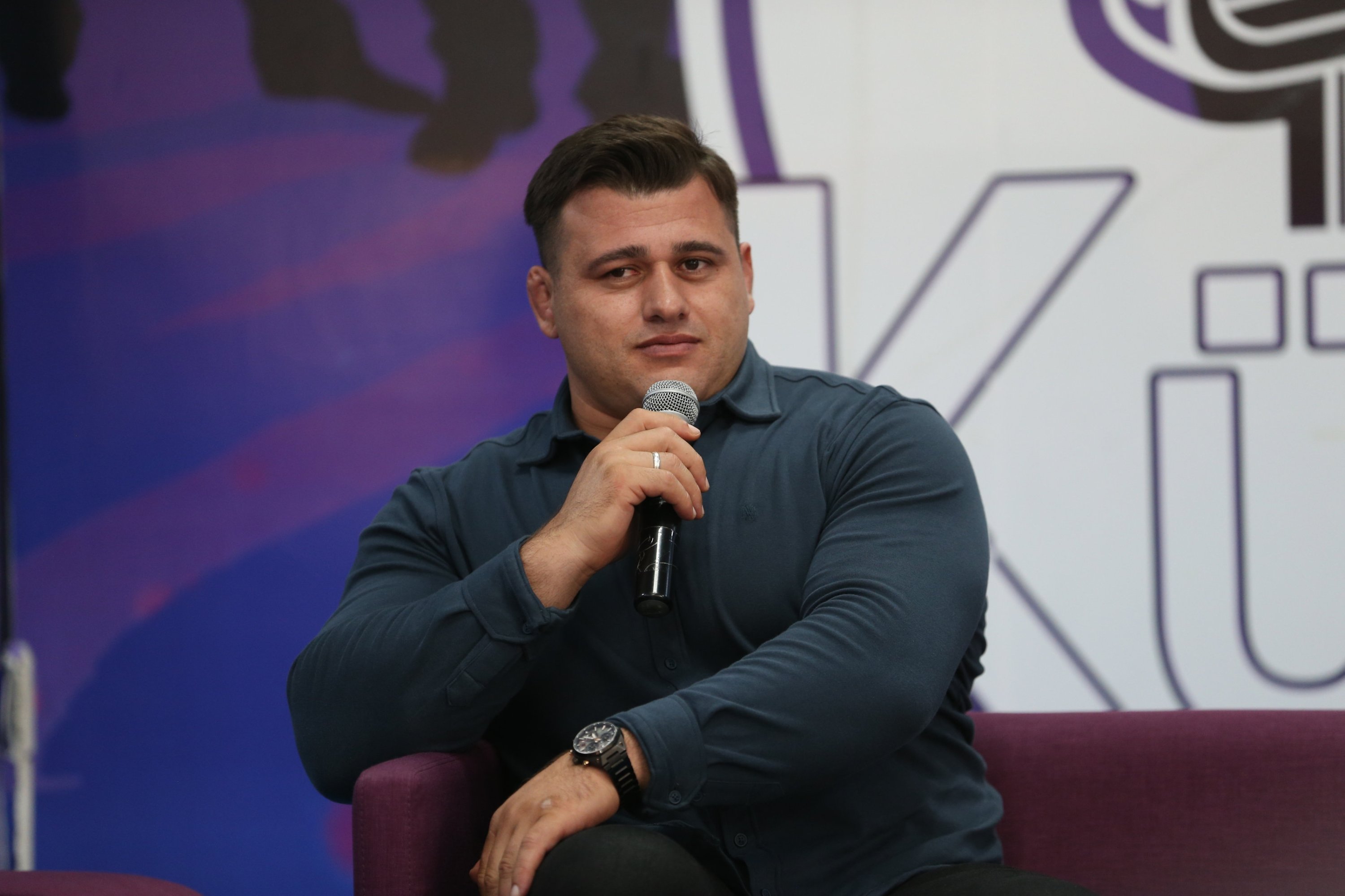 Rıza Kayaalp speaks during a discussion held at the Kars Şehit Şentürk Aydıner Youth Center, Kars, Türkiye, July 17, 2025. (AA Photo)