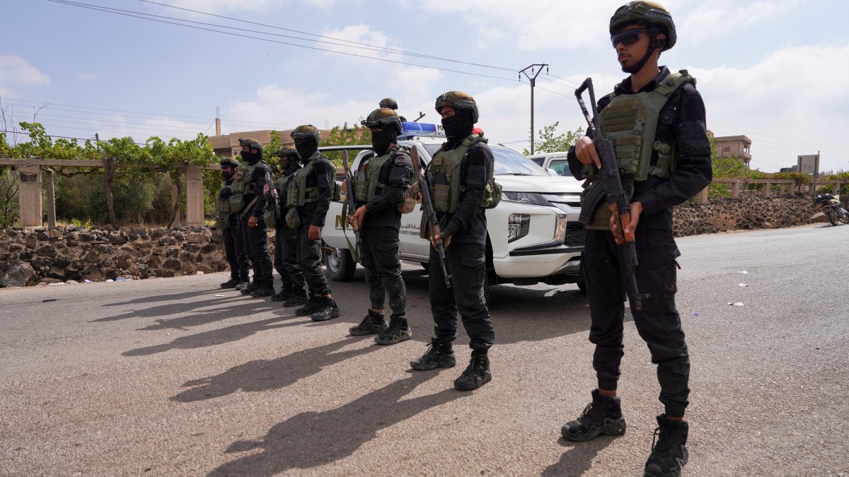 Syrian internal security forces hold guns at a checkpoint toward Suwayda, southern Syria, July 20, 2025. (Reuters Photo)