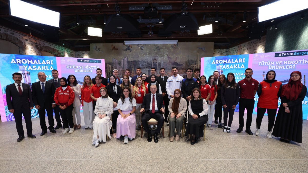 President Recep Tayyip Erdoğan poses with youth athletes, scientists and public health advocates during the tobacco control anniversary event, Istanbul, Türkiye, July 19, 2025. (AA Photo)