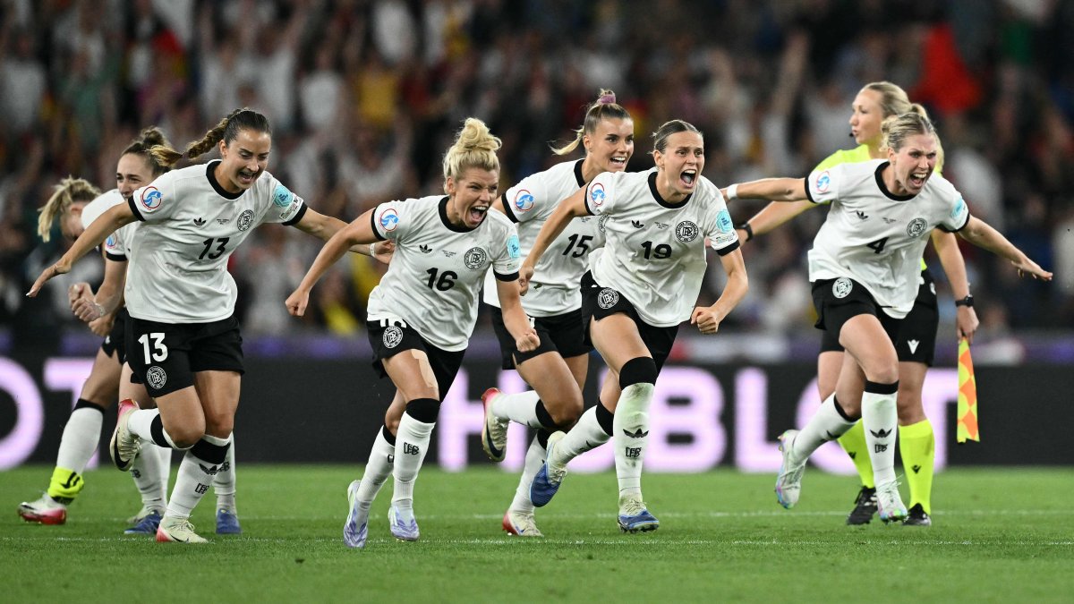 Germany women break French hearts in penalties for Euro semis