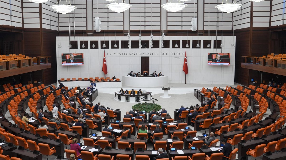 Turkish opposition lags amid shrinking support