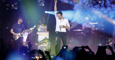 Coldplay frontman Chris Martin and Coldplay perform during the final night of X Factor Italy, Milan, Italy, Dec. 10, 2016. (Shutterstock Photo)