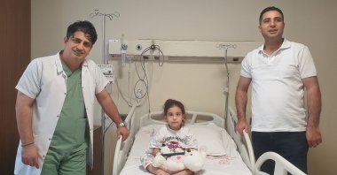 Berfin Nesim (C), healthy and recovering well after surgery, is pictured with Dr. Mehmet Çakmak (L) and her father Mahmut Nesim, Istanbul, Türkiye, July 20, 2025. (DHA Photo) 









Ask ChatGPT