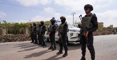 Syrian internal security forces hold guns at a checkpoint toward Suwayda, southern Syria, July 20, 2025. (Reuters Photo)