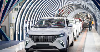 Employees work on a car assembly line at a factory of Togg at the Gemlik Togg Technology Campus, Bursa, northwestern Türkiye, May 17, 2024. (AFP Photo)