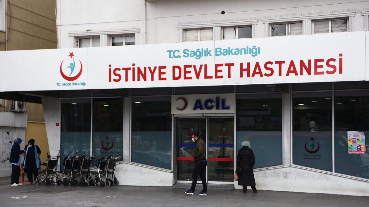 The entrance of Istinye State Hospital, a public facility serving residents in Istanbul, Türkiye. (Shutterstock Photo)