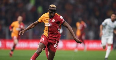 Galatasaray&#039;s Victor Osimhen controls the ball during the Turkish Süper Lig match against Bodrum, Istanbul, Türkiye, April 20, 2025. (Getty Images Photo)