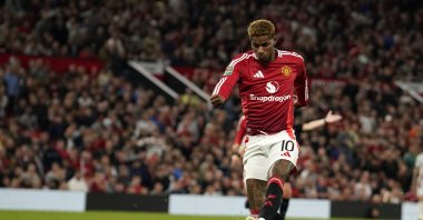 Manchester United&#039;s Marcus Rashford scores the fifth goal during the English League Cup soccer match between Manchester United and Barnsley at Old Trafford, Manchester, U.K., Sept. 17, 2024. (AP Photo)