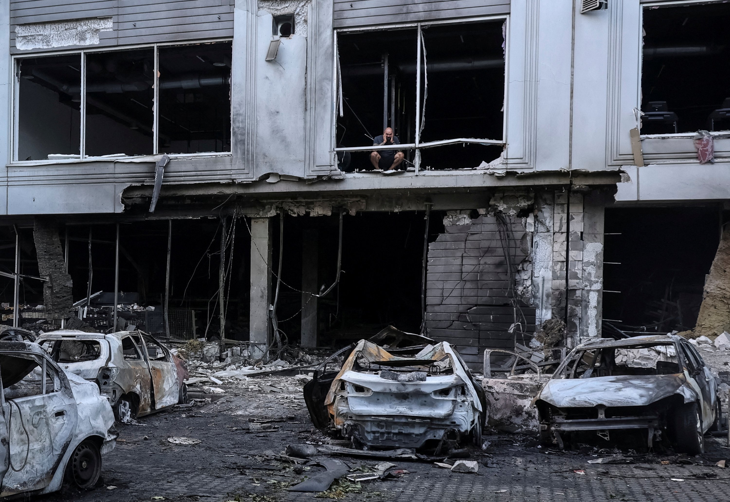 Zelenskyy renews call for Putin meeting as Russian strikes kill child