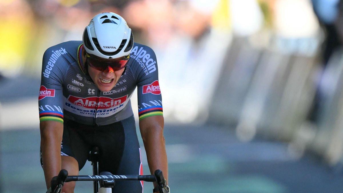 Dutch rider Mathieu van der Poel cycles to the finish line of the 11th stage of the Tour de France, in Toulouse, southwestern France, July 16, 2025. (AFP Photo)