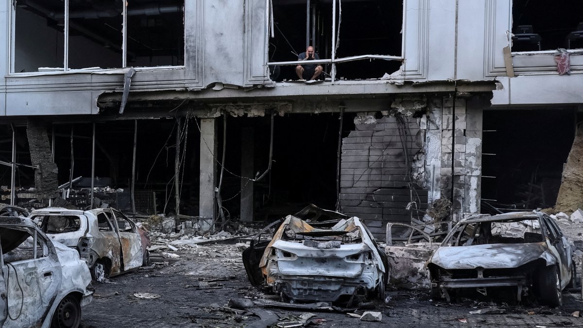 A resident reacts at the site of the Russian drone strike, amid Russia&#039;s attack on Ukraine, in Odesa, Ukraine, July 22, 2025. (Rueters Photo)