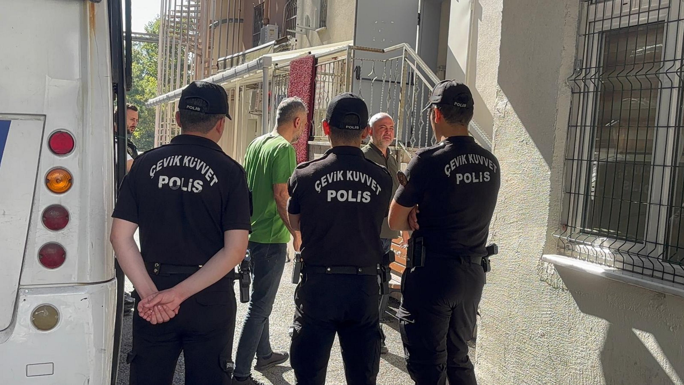 Suspects in the Istanbul Metropolitan Municipality (IBB) corruption case are transferred to the Istanbul Courthouse, Türkiye, July 21, 2025 (AA Photo)