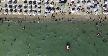 An aerial photo taken with a drone shows people cooling off in the Marmara Sea during a heat wave, Kocaeli, northwestern Türkiye, July 20, 2025. (EPA Photo)