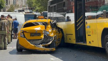A crashed taxi and an IETT-affiliated bus are seen after a chain-reaction accident on Tarlabaşı Boulevard in Beyoğlu, Istanbul, Türkiye, July 22, 2025. (AA Photo)