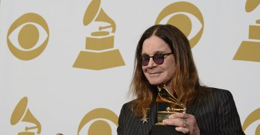 British singer Ozzy Osbourne of Black Sabbath holds up the award for &#039;Best Metal Performance&#039; at the 56th annual Grammy Awards held at the Staples Center, Los Angeles, U.S., Jan. 26, 2014. (EPA Photo)