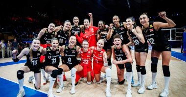 In this undated file photo, Türkiye&#039;s national women’s volleyball team celebrates after a tournament victory. (AA Photo)