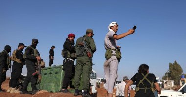Syrian security forces stand by as a United Nations convoy evacuating families from Sweida moves through the buffer zone in Busra al-Harir in the southern Daraa province, Syria, July 22, 2025. (AFP Photo)